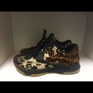 KD 7 “Longhorn State” size 8.5